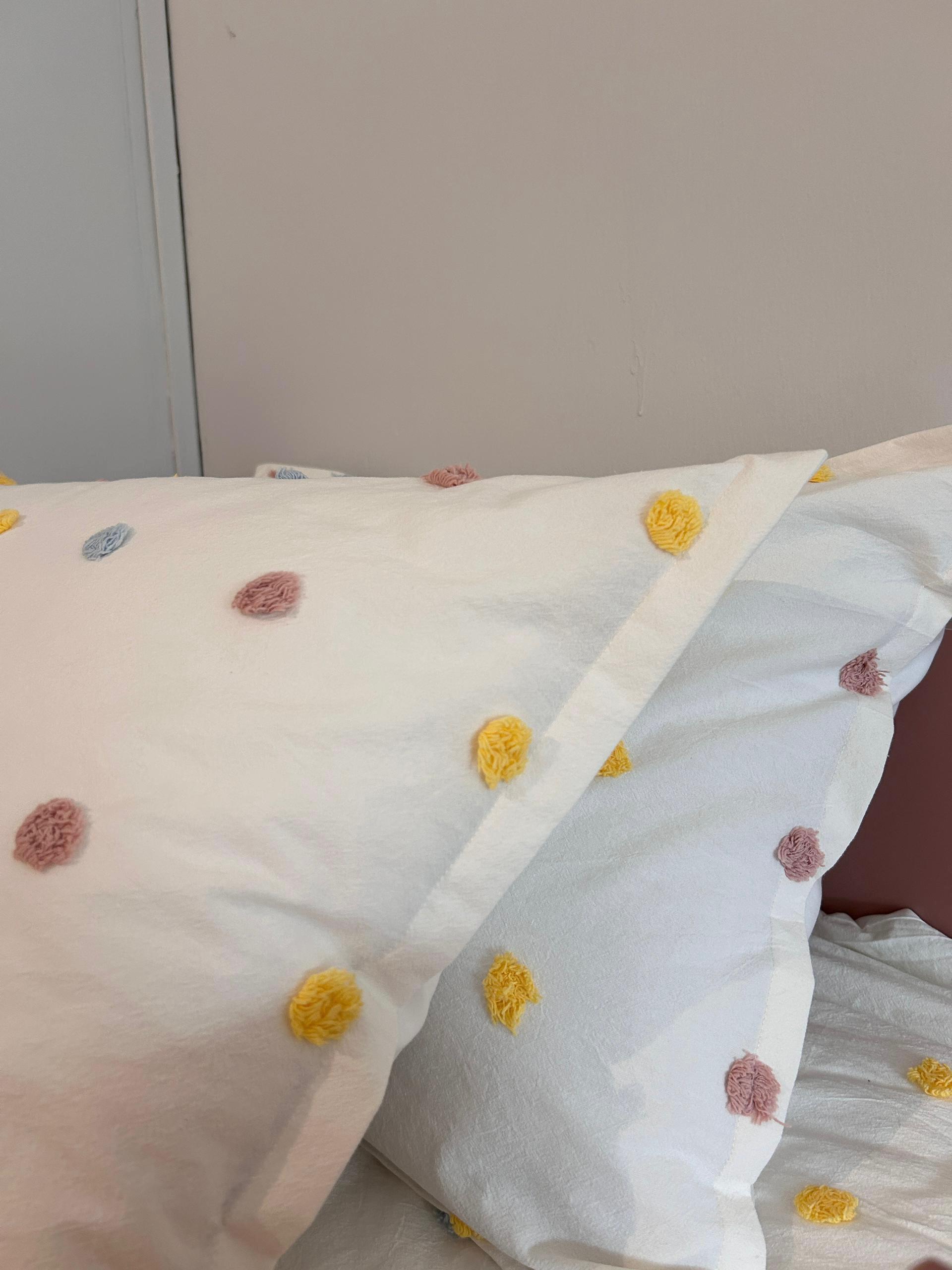 100% Cotton 930TC Single Light Comforter + 2 Pillow Case Set - Candlewick Pom Pom