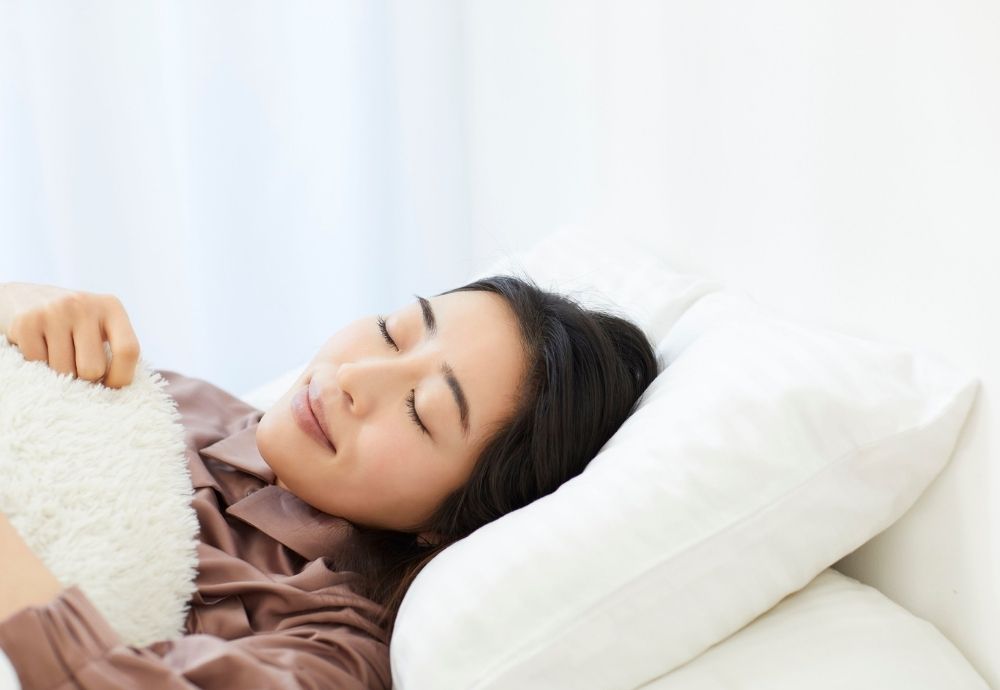 How to Choose the Right Pillow for the Way You Sleep