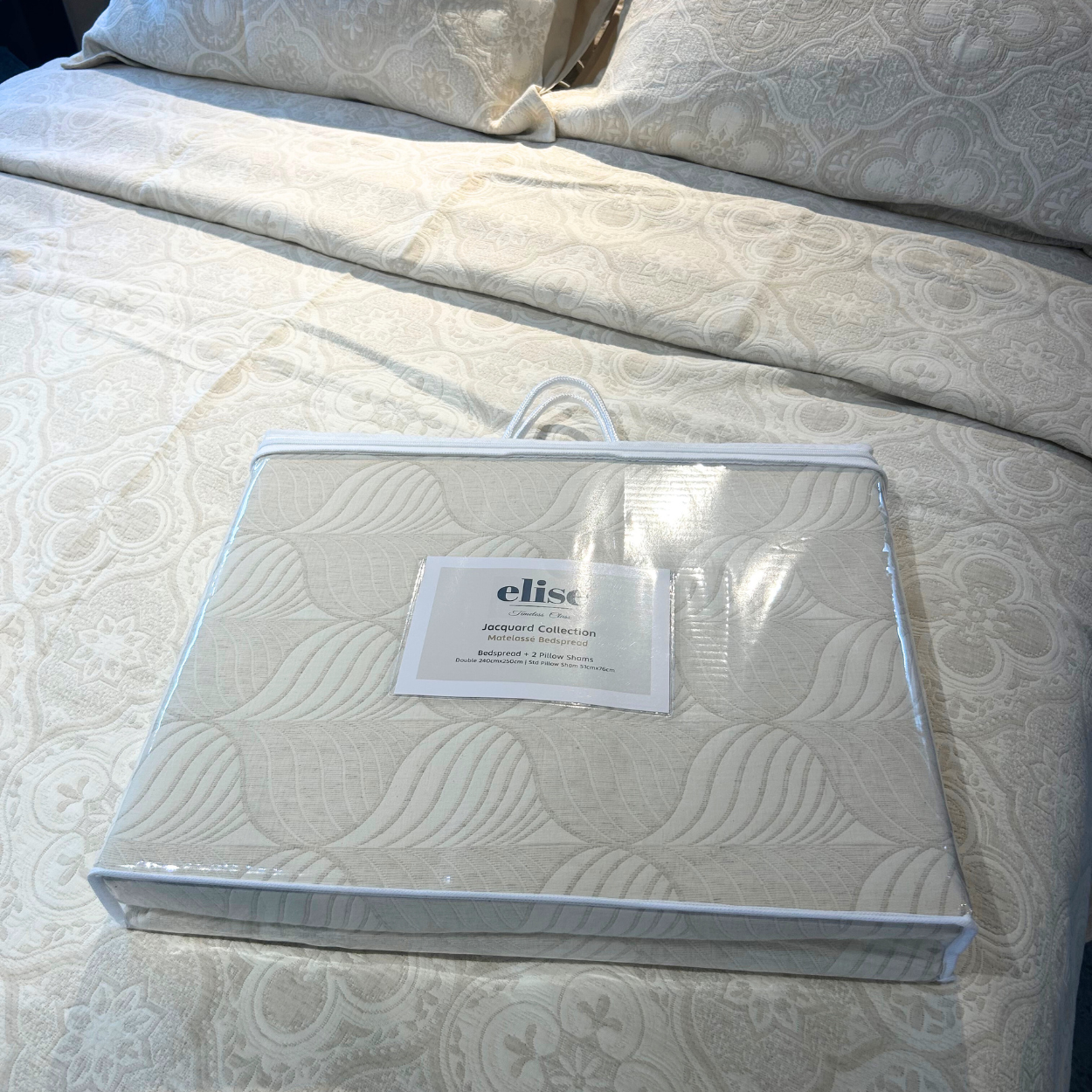 Hampton Jacquard Matelassé Bedspread