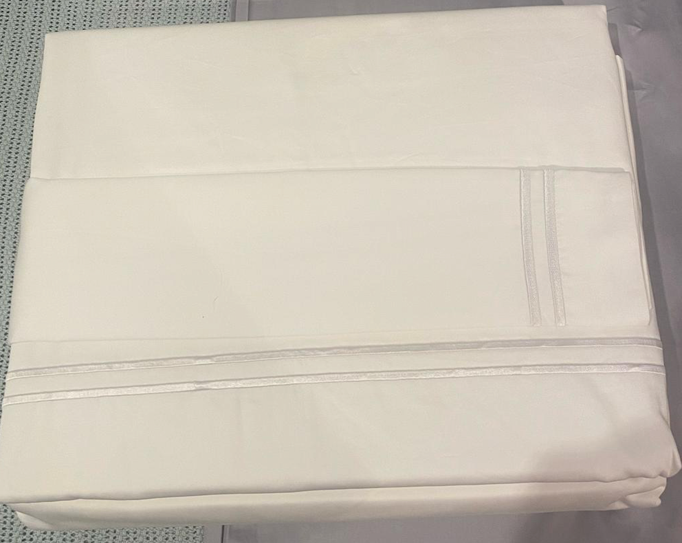 Hotel Collection: Pratesi White Two Lines Bedset
